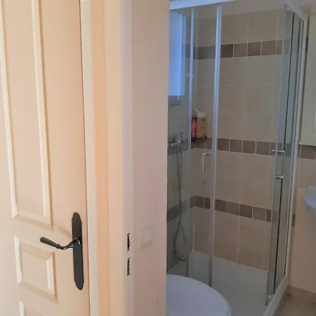 Maison Duplex 8 Pers Avec Terrasse, 3 Ch, Parking Gratuit, Animaux Admis, Acces Piscine - Fr-1-382-128 Grospierres