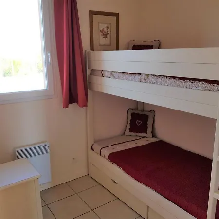 Holiday home Maison Duplex 8 Pers Avec Terrasse, 3 Ch, Parking Gratuit, Animaux Admis, Acces Piscine - Fr-1-382-128 Grospierres