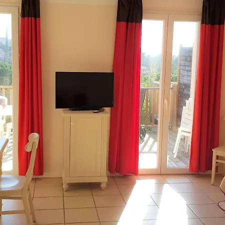 Holiday home Maison Duplex 8 Pers Avec Terrasse, 3 Ch, Parking Gratuit, Animaux Admis, Acces Piscine - Fr-1-382-128